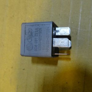 Audi tt 2.0  fsi 2009 electric relay 8d0951253a