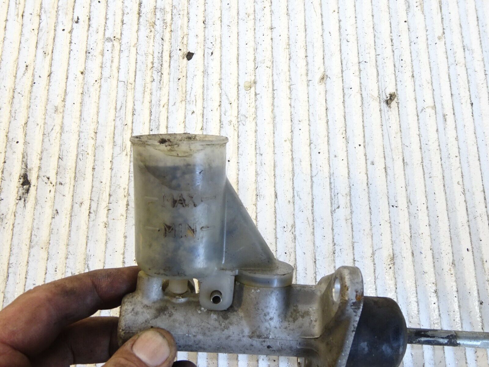 MITSUBISHI EVO 4 5 6 IMPORT 2.0i TURBO 1996-2000 CLUTCH MASTER CYLINDER NO LID - Image 3