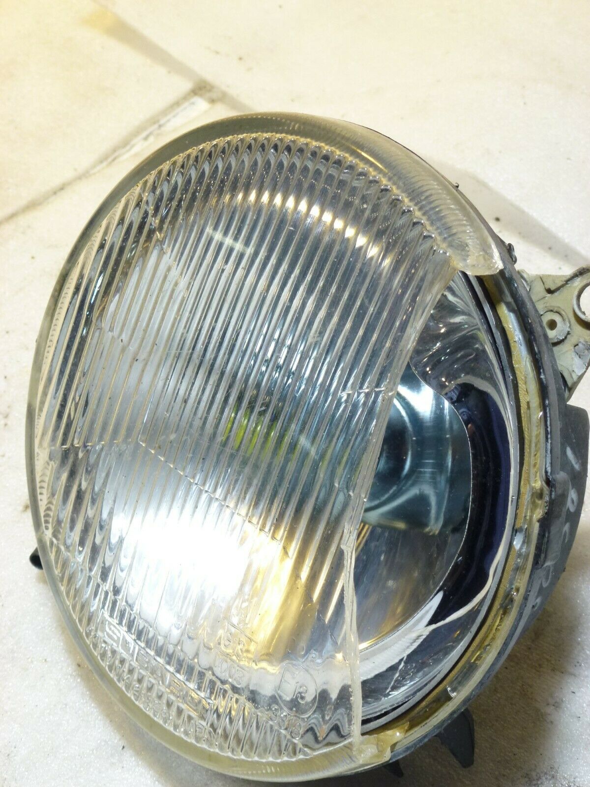 SUBARU IMPREZA WRX STI V2 FRONT FOG LIGHT DAMAGED SPARES REPAIRS - Image 3