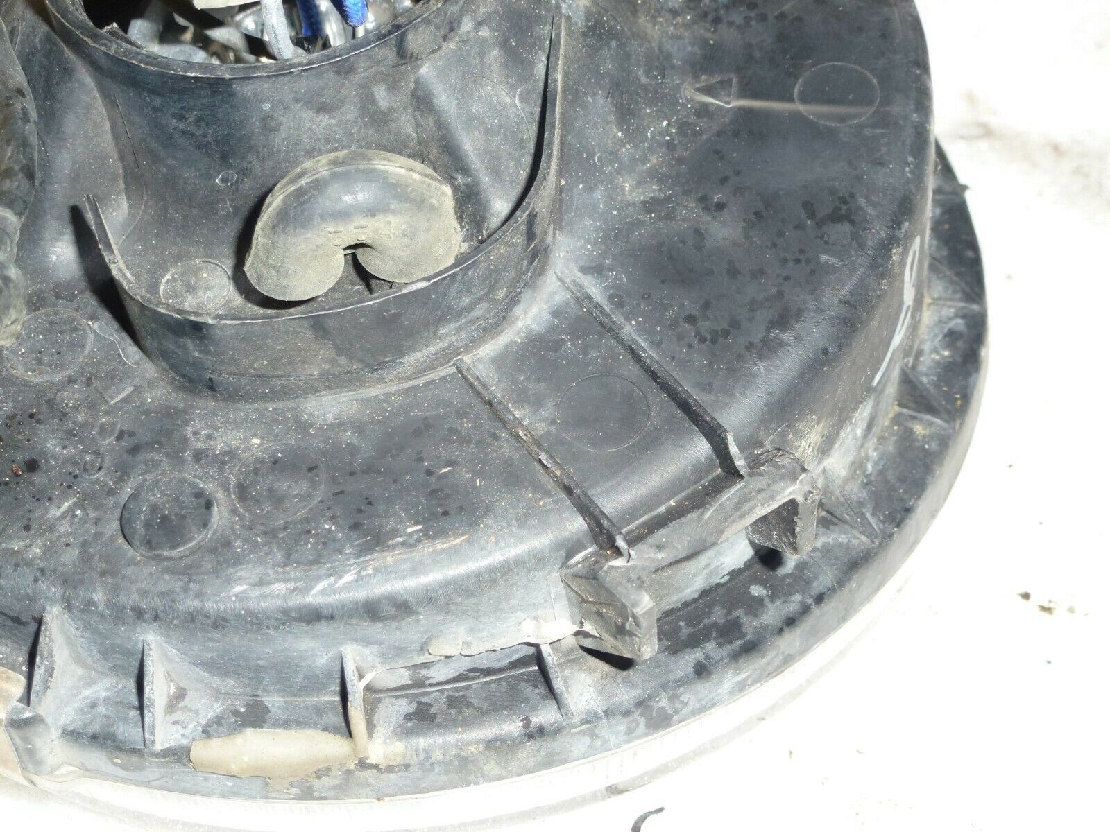 SUBARU IMPREZA WRX STI V2 FRONT FOG LIGHT DAMAGED SPARES REPAIRS - Image 7