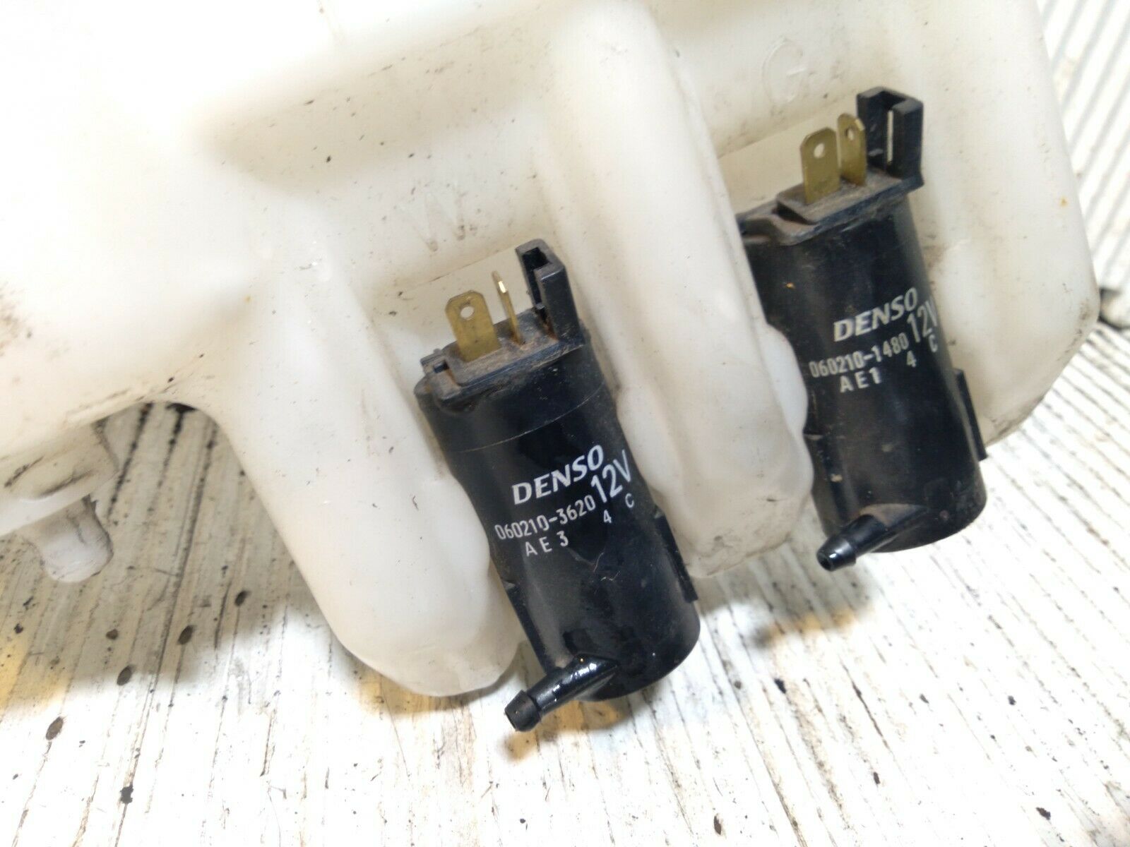 MITSUBISHI EVO 7 8 9 REAR SCREEN WIPER WASHER BOTTLE RESERVOIR - Image 3