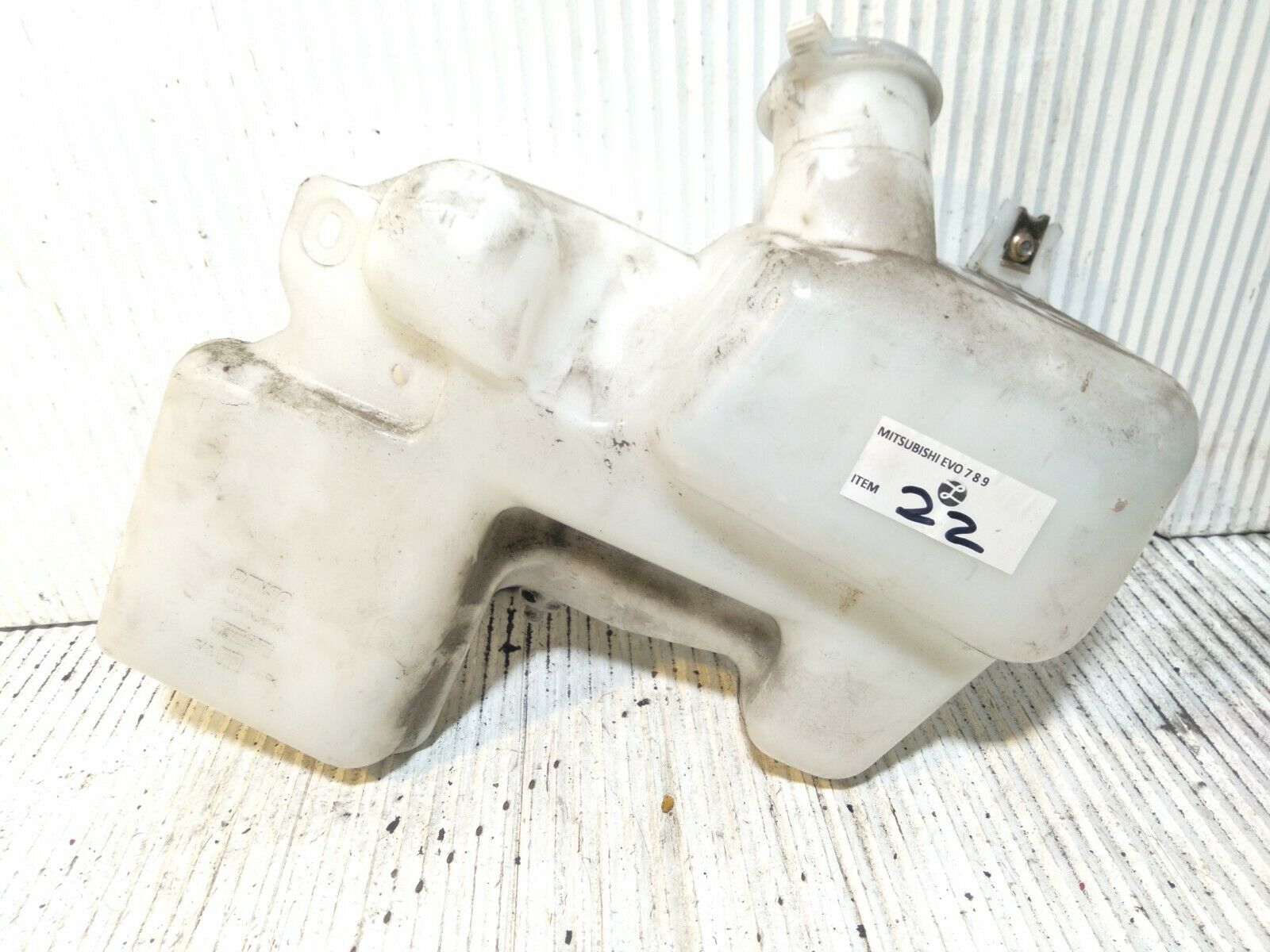 MITSUBISHI EVO 7 8 9 REAR SCREEN WIPER WASHER BOTTLE RESERVOIR - Image 4