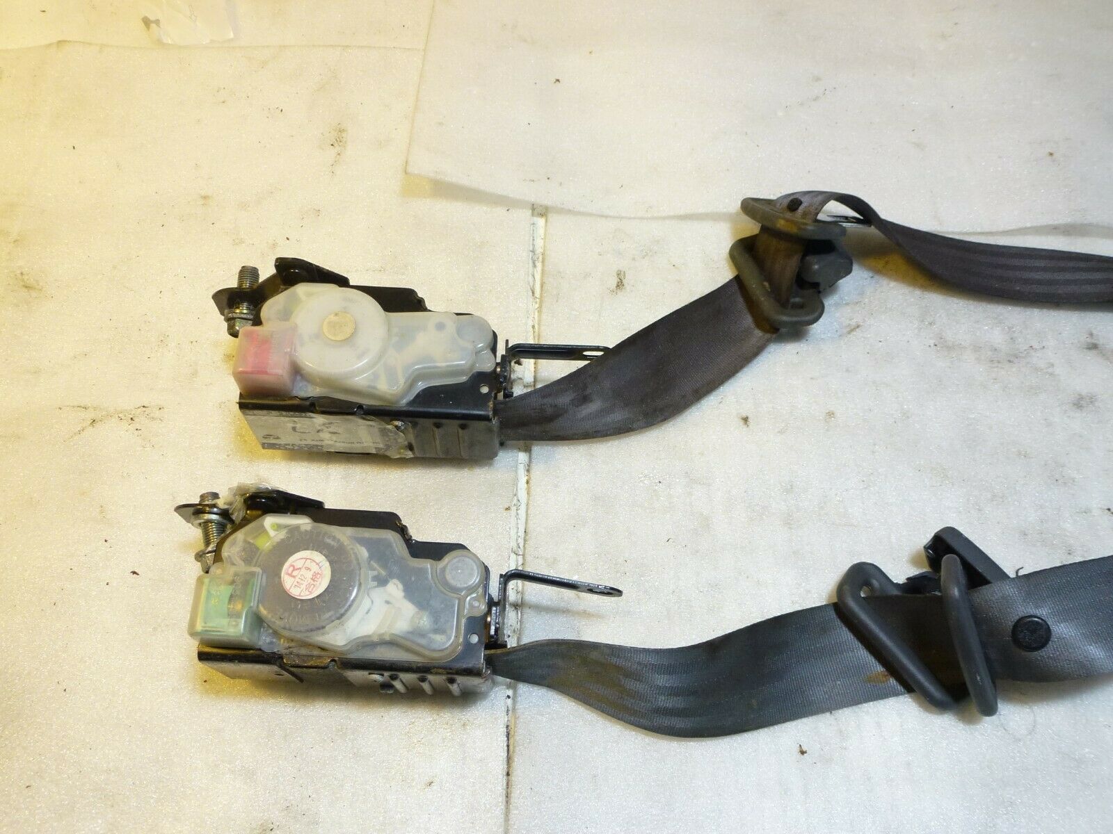 SUBARU IMPREZA WRX STI V2 FRONT SEAT BELT CLIP LEFT + RIGHT - Image 3
