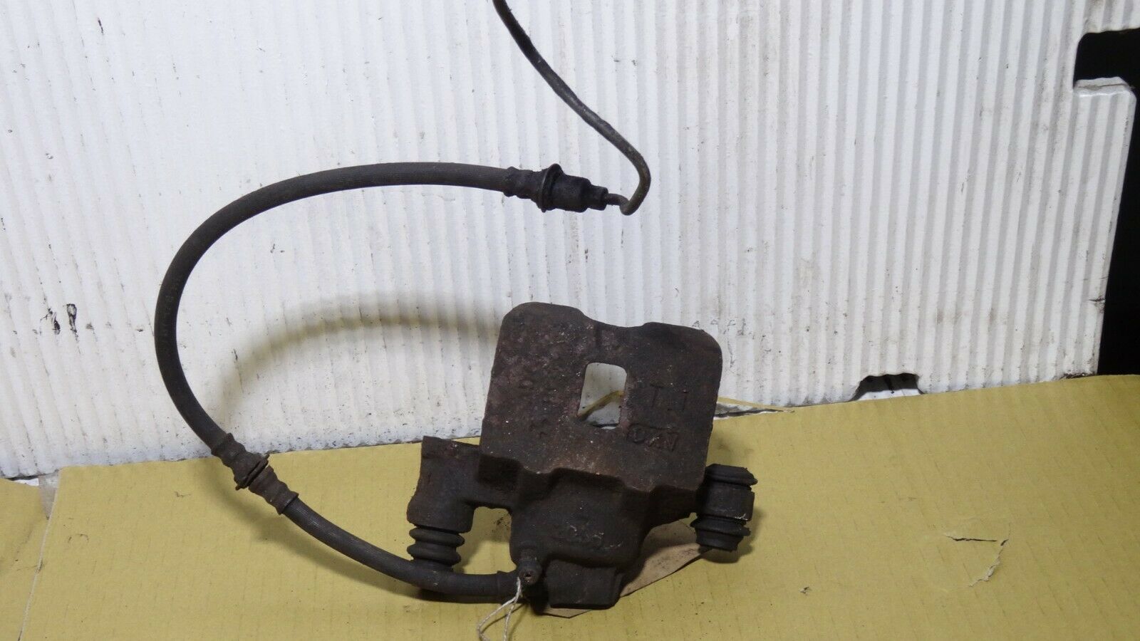 DAIHATSU CHARADE GTti cb80 TURBO FRONT BRAKE CALIPER NSF PASSENGER SIDE LEFT - Image 4