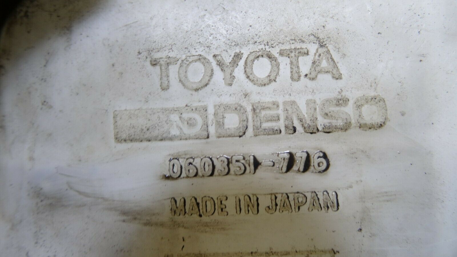 toyota celica st202 windscreen washer bottle reservoir lower part 060351 776 - Image 4