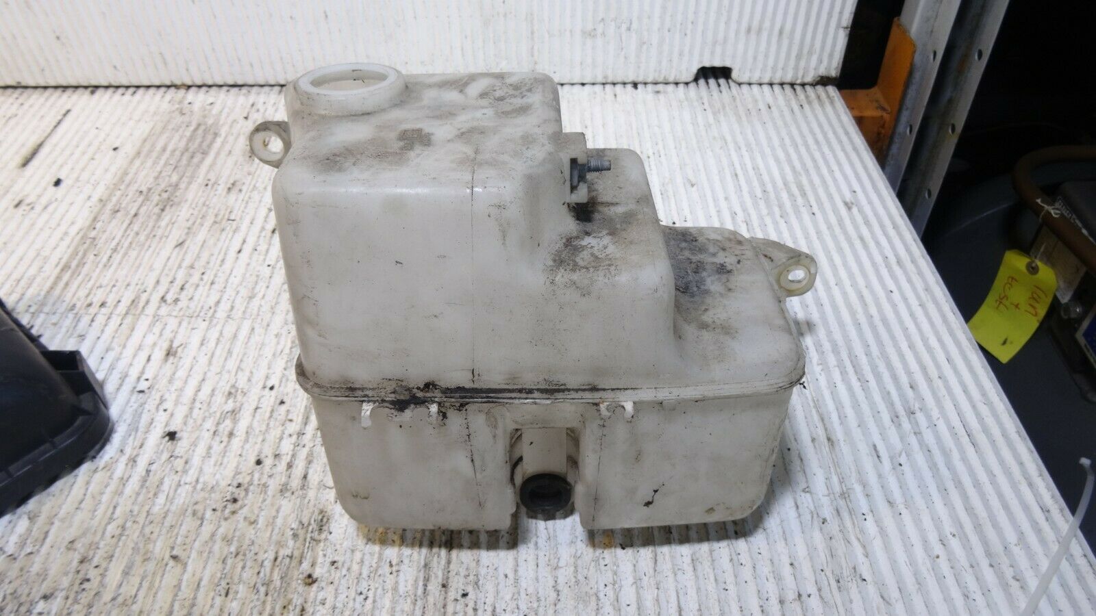 toyota celica st202 windscreen washer bottle reservoir lower part 060351 776